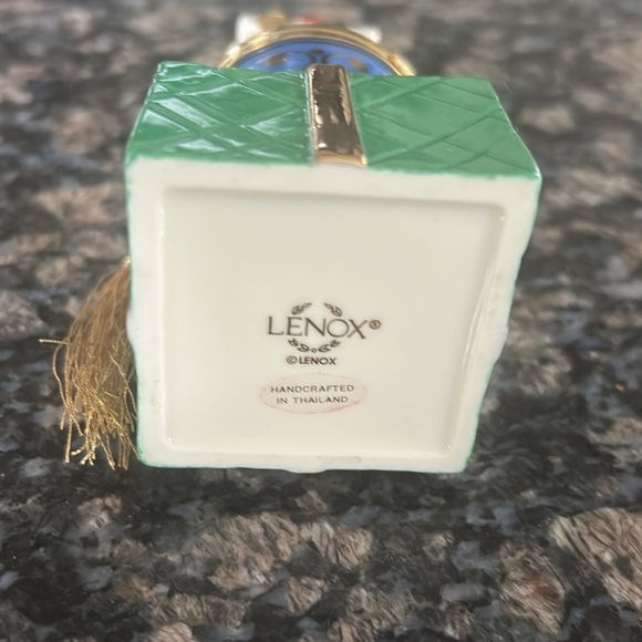 LENOX CHRISTMAS TREASURE BOX GIFTS HINGED BOX ORNAMENT